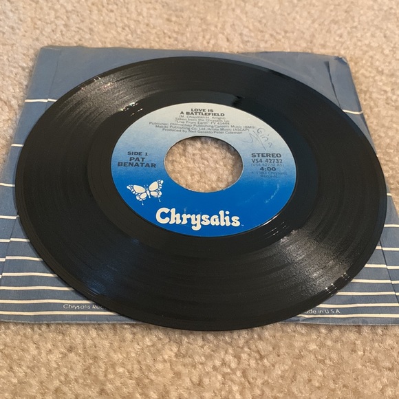 Vintage Pat Benatar 7” Vinyl Record, Love is a Battlefield, 1983 - Picture 4 of 8